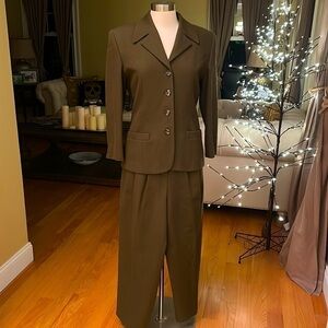 Burberrys Vintage Olive Green Wool Blend Pant Suit 6-10